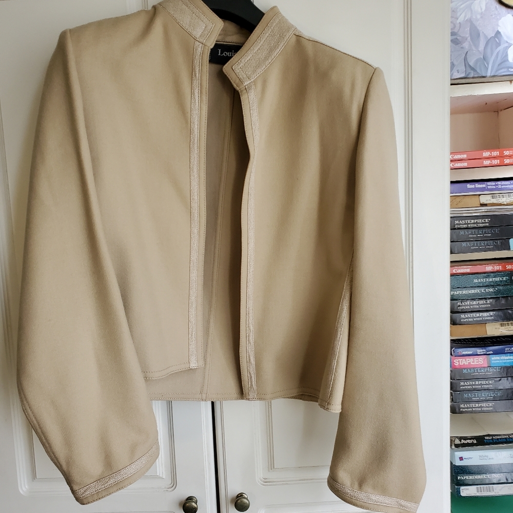 Louis Feraud Short Jacket goes over anything! - Picture 3 of 4